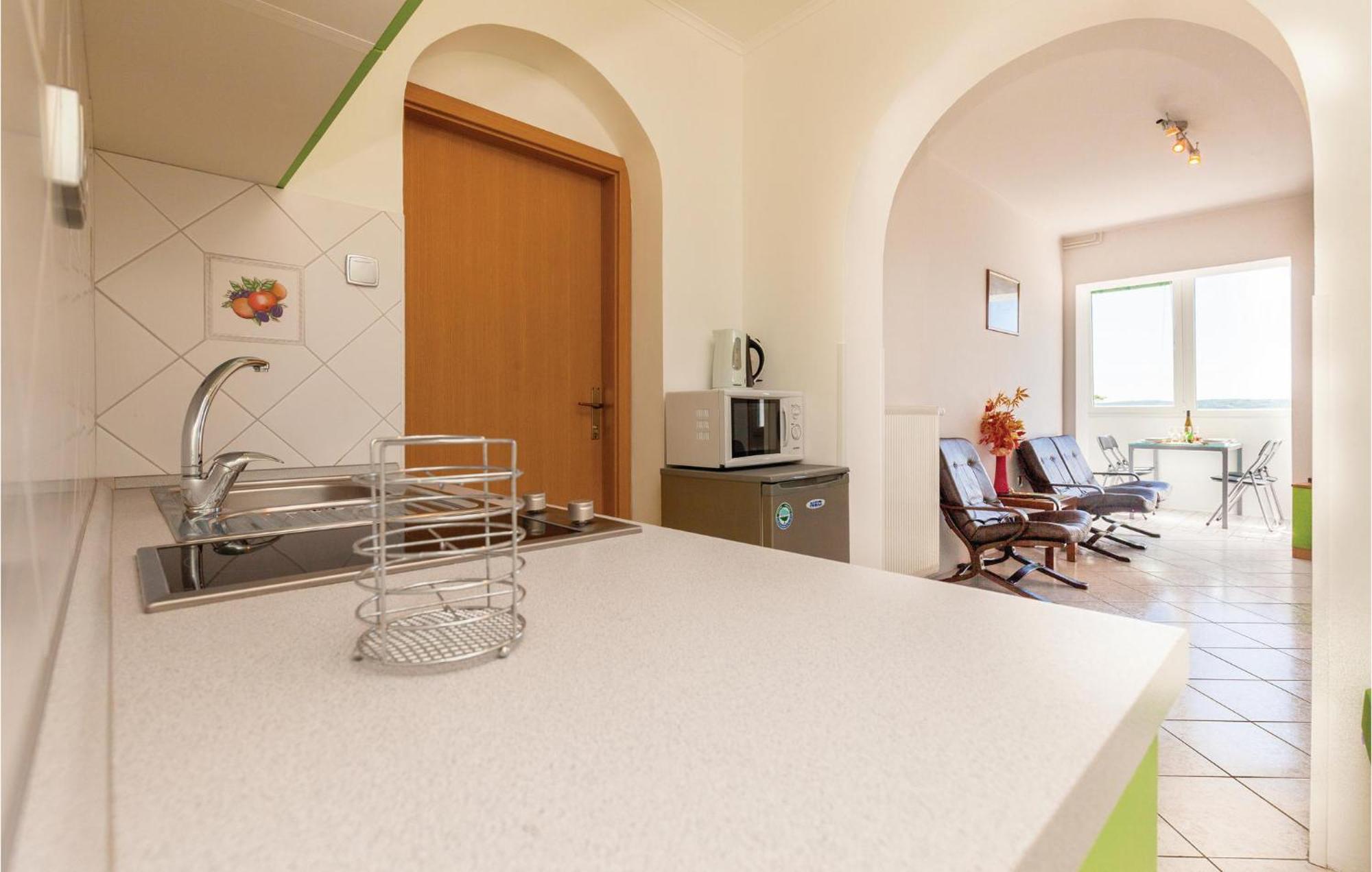 Beautiful Apartment In Crikvenica With Kitchen מראה חיצוני תמונה